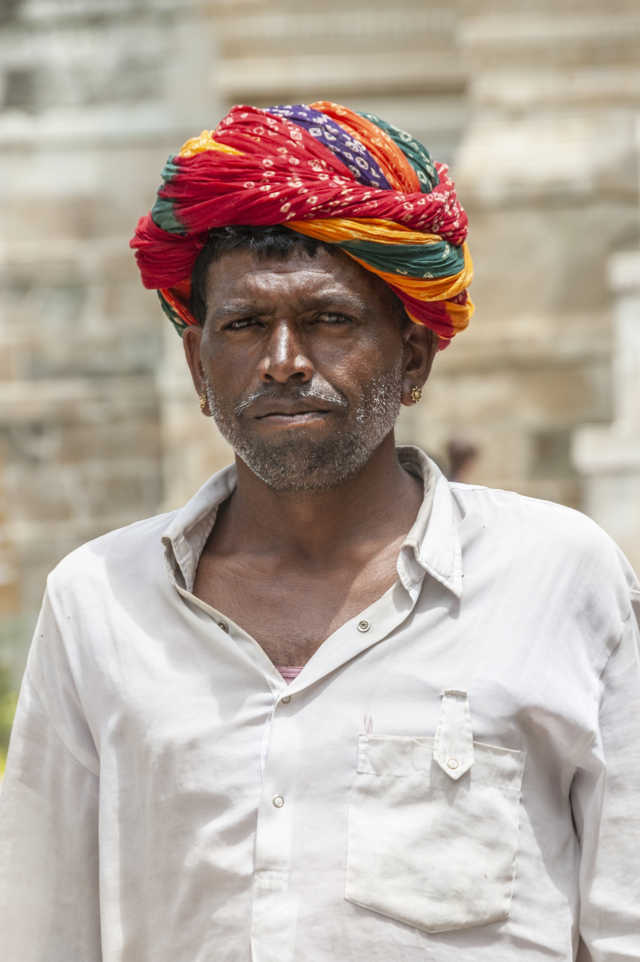 79 - India - Ranakpur - hombre